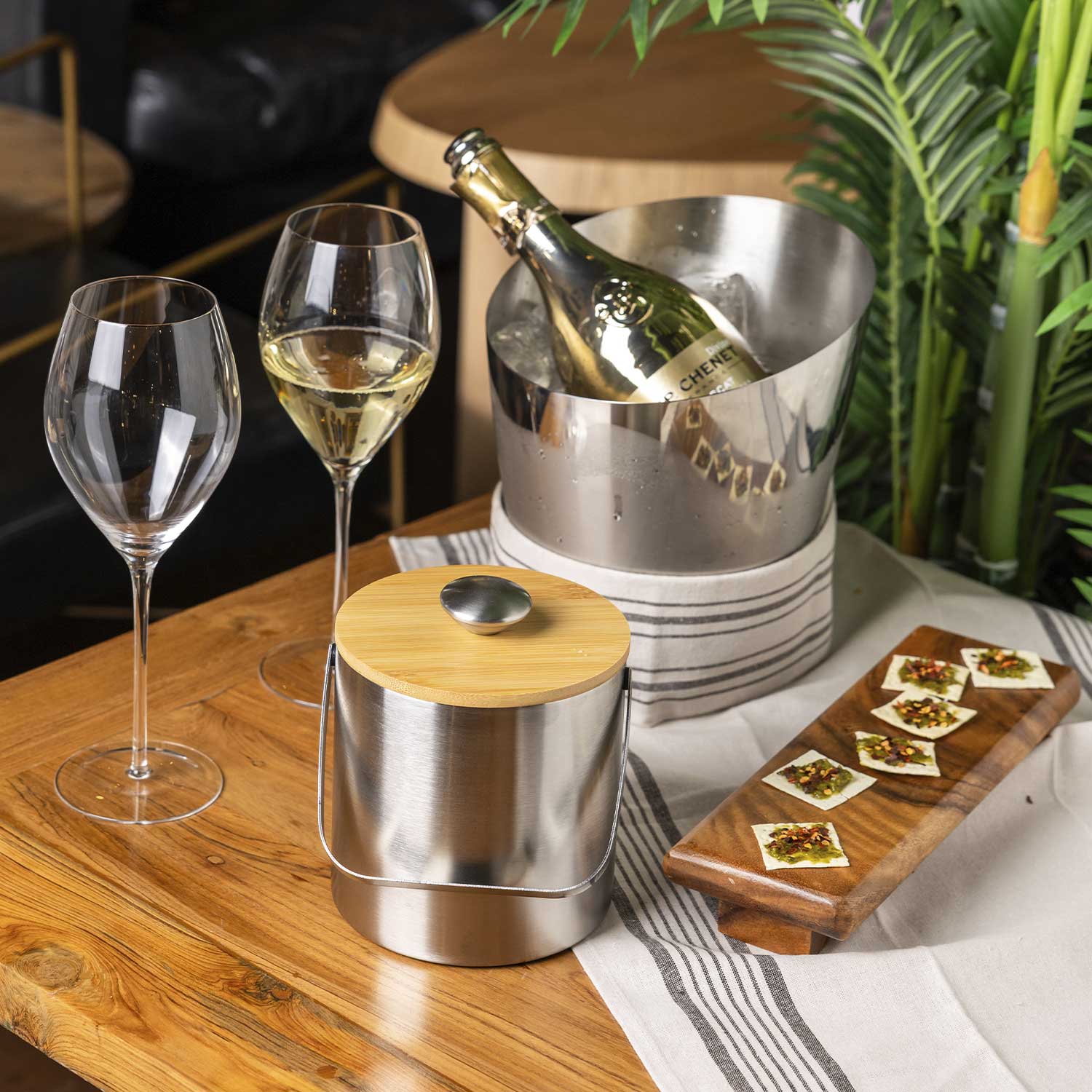 Hielera con tapa en bambú 1600ml