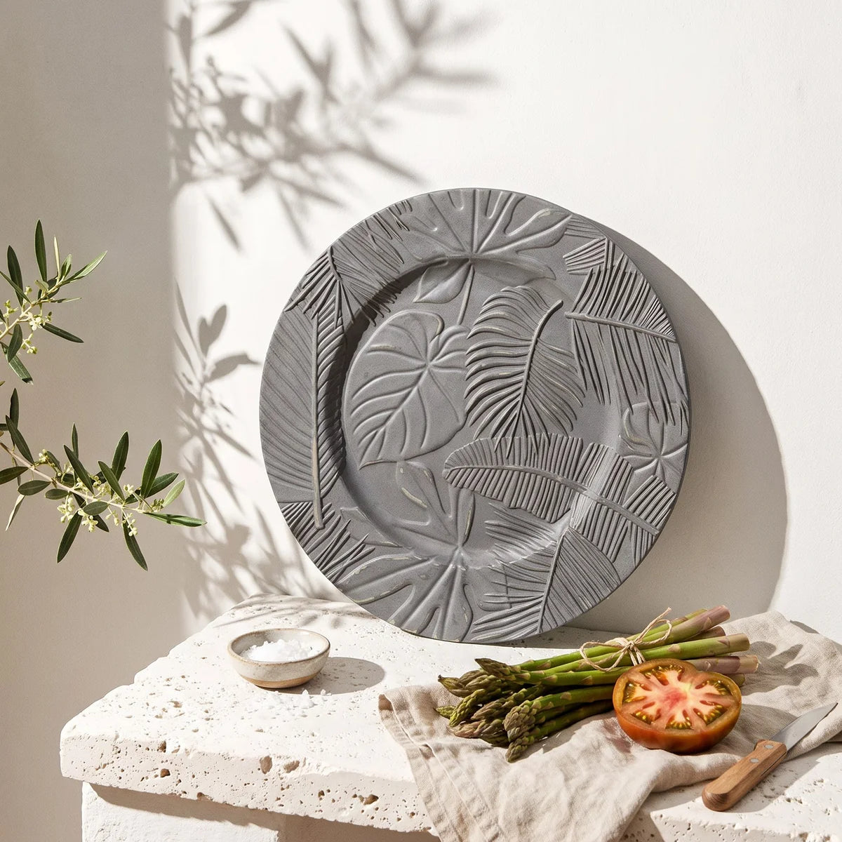 Plato base hojas gris