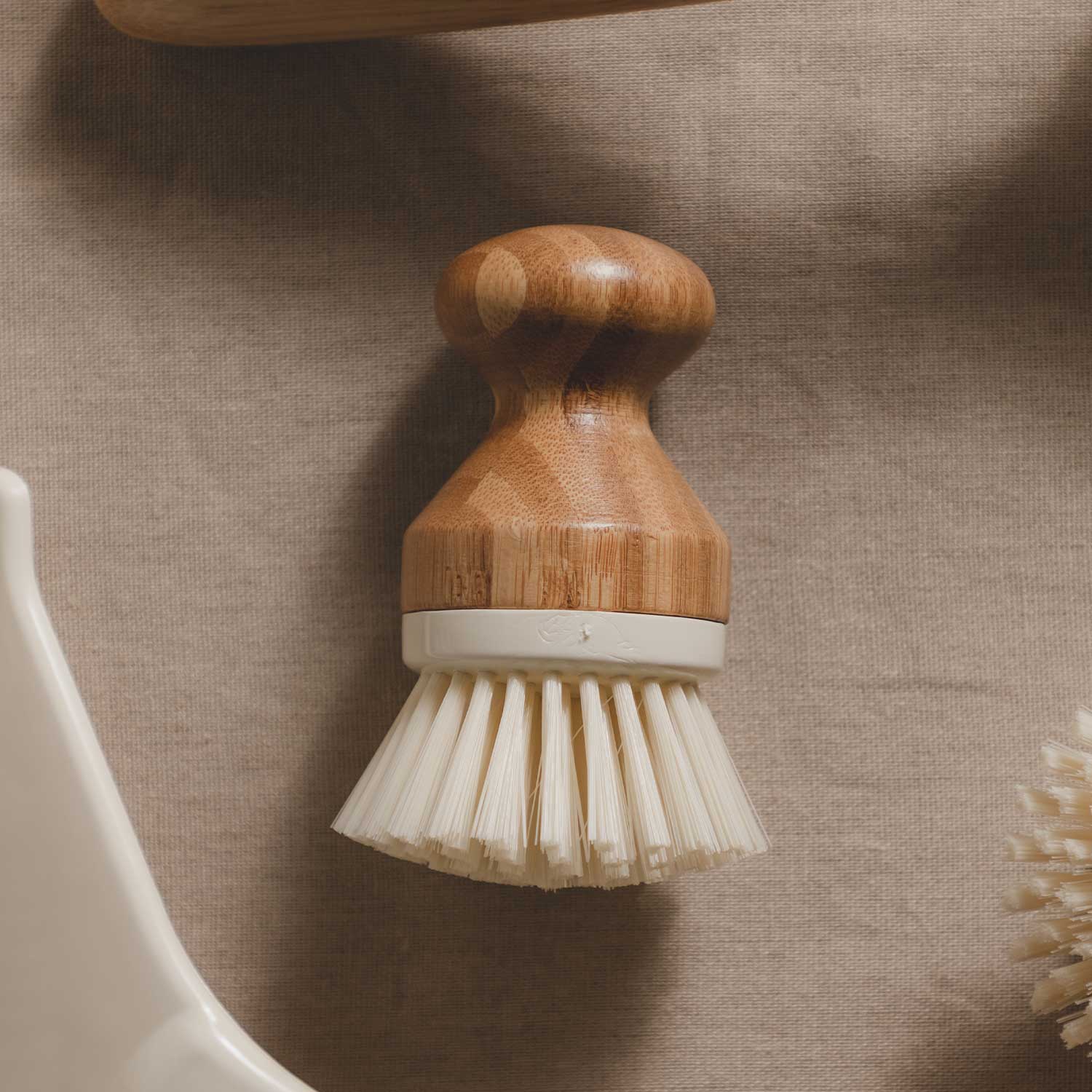 Cepillo para platos mango en bambú-2-AMBIENTE GOURMET MÉXICO