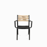 Silla brazos negra con espaldar cuerdas café