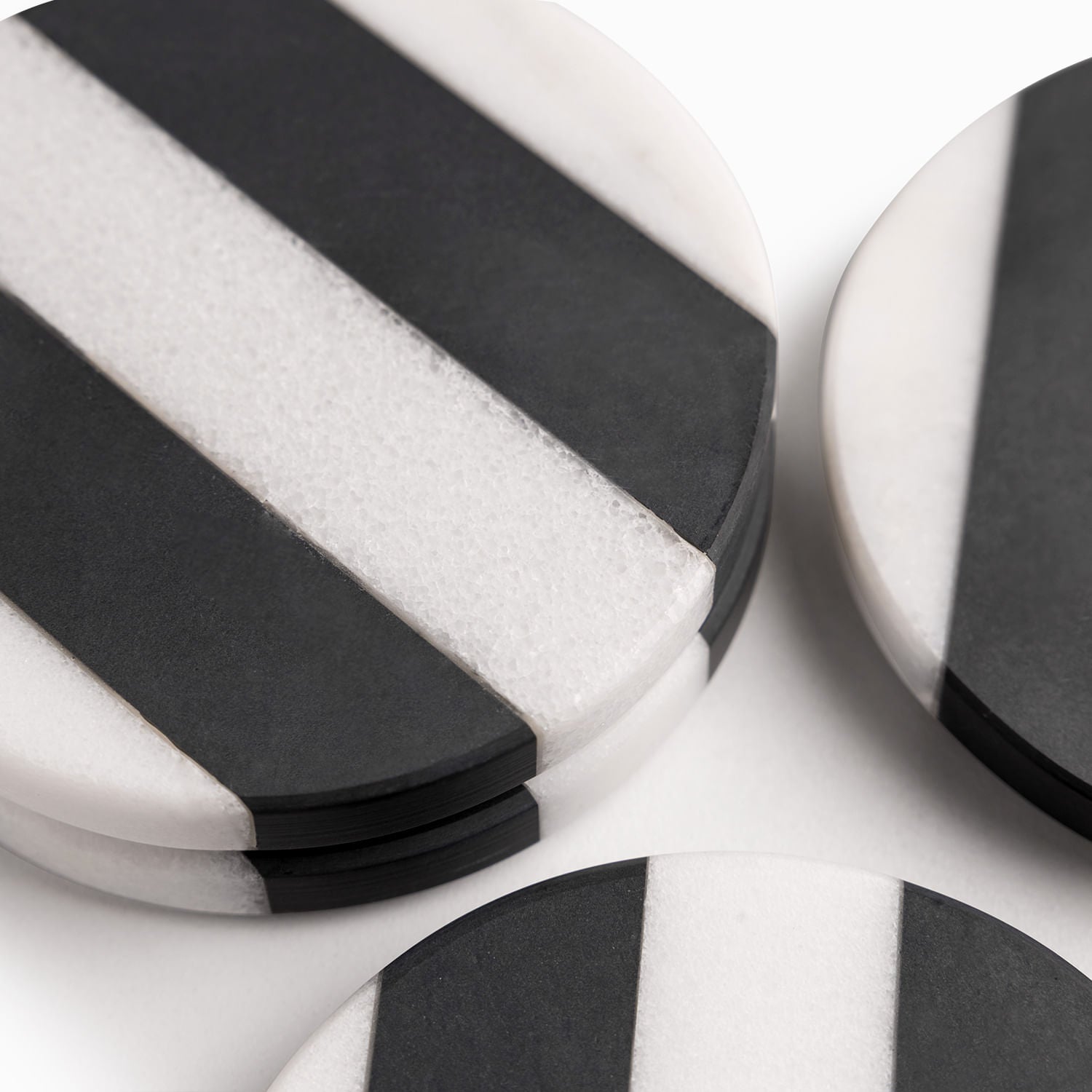 Portavasos líneas negro y blanco set x4