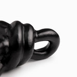 Nudo negro en metal
