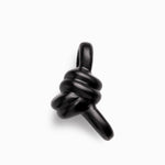 Nudo negro en metal