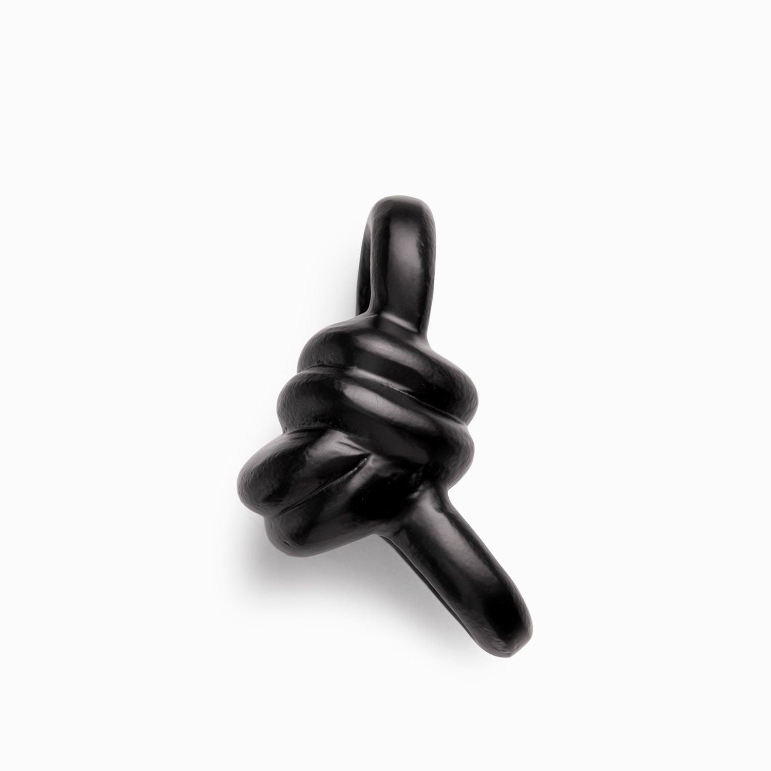 Nudo negro en metal