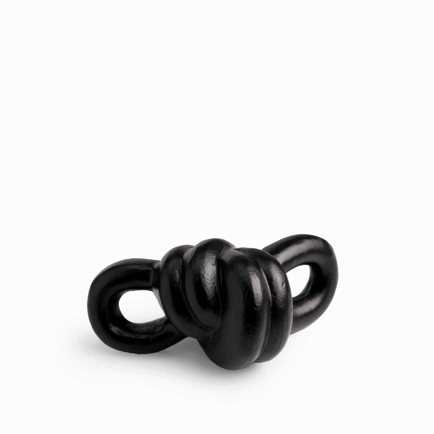 Nudo negro en metal