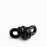Nudo negro en metal