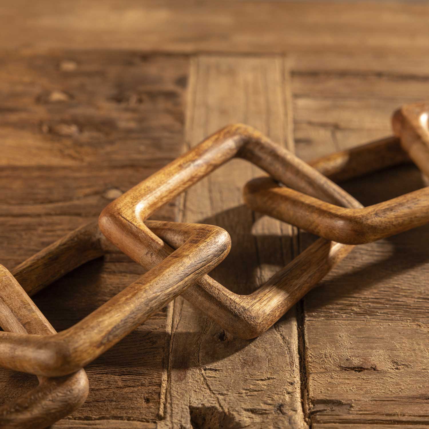 Cadena en madera cuadro