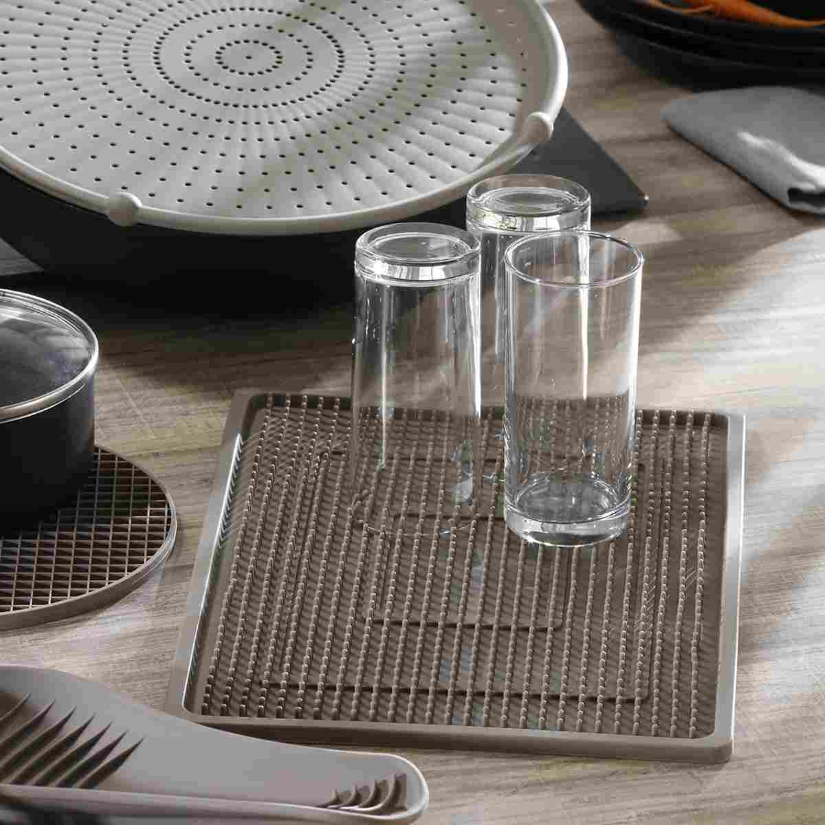 Escurridor de vasos gris
