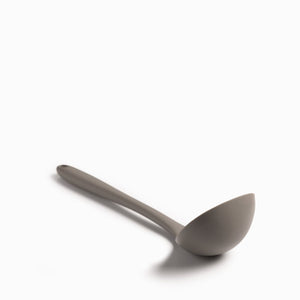 Cucharon sopa silicona gris - Ambiente Gourmet México