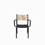 Silla brazos negra con espaldar cuerdas café