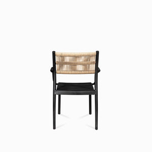 Silla brazos negra con espaldar cuerdas café