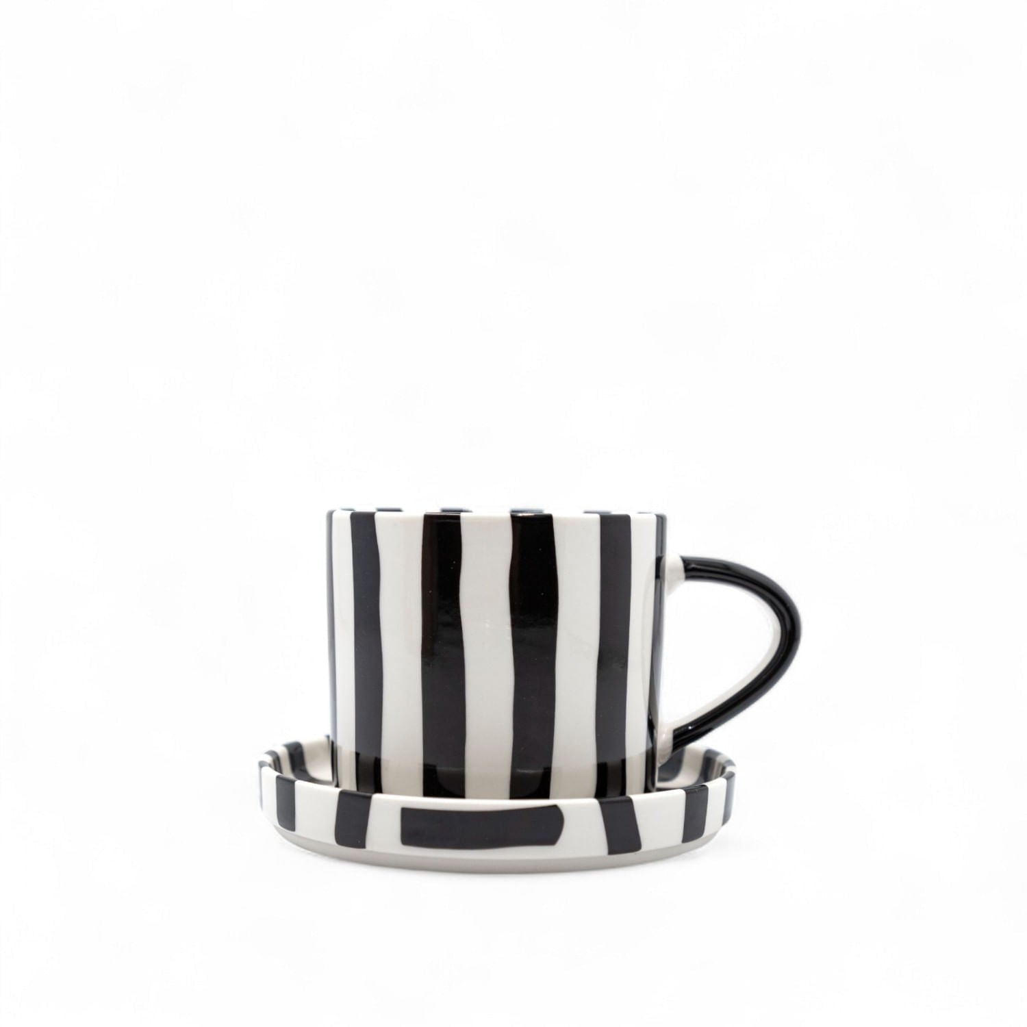 Taza y plato líneas negro - Ambiente Gourmet México