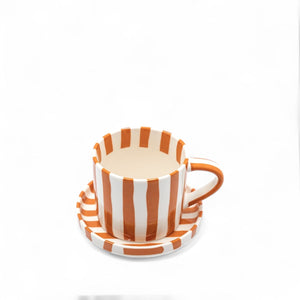 Taza y plato líneas ocre - Ambiente Gourmet México