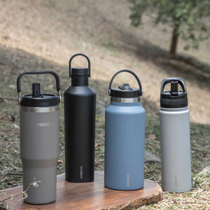 Termo con pitillo y manija gris 890 ml - Ambiente Gourmet México