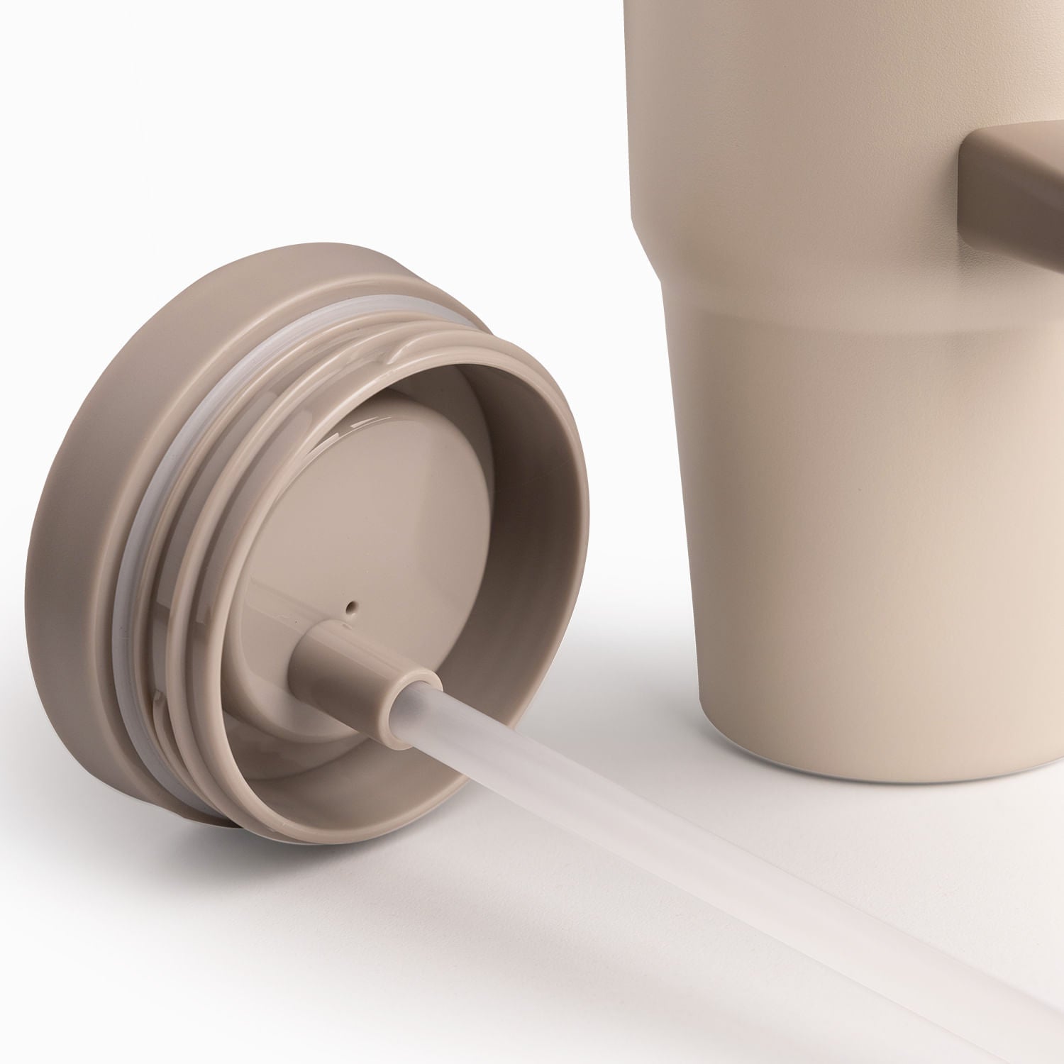 Termo Doble Pared Beige Con Pitillo Y Manija 900Ml - Ambiente Gourmet México