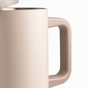 Termo Doble Pared Beige Con Pitillo Y Manija 900Ml - Ambiente Gourmet México