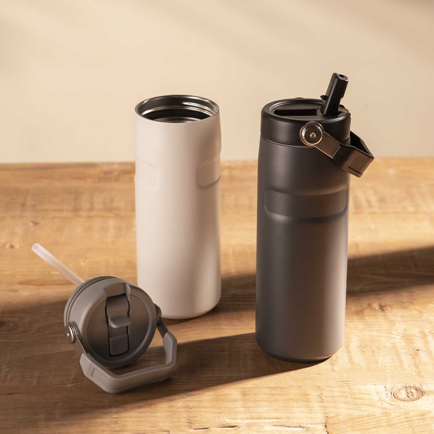 Termo doble pared con pitillo gris 500ml - Ambiente Gourmet México